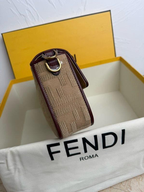 Сумка жіноча Baguette FF 26 см фото 4