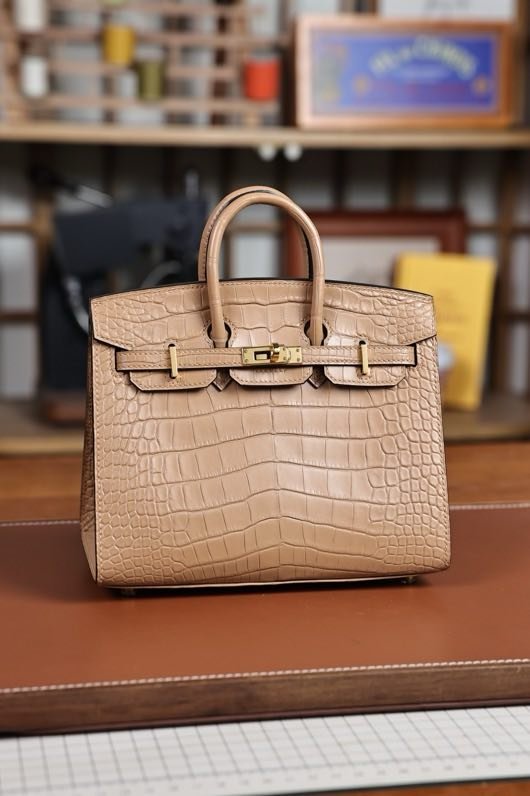 Сумка женская Birkin 20 см в матовой коже аллигатора, цвет молочного чая