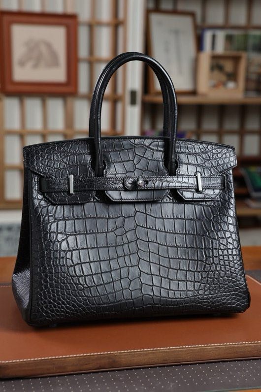 A bag women's Birkin 30 cm at skin crocodile, Colour the black