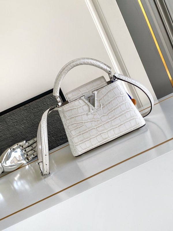 Сумка женская Capucines 21 см из кожи крокодила