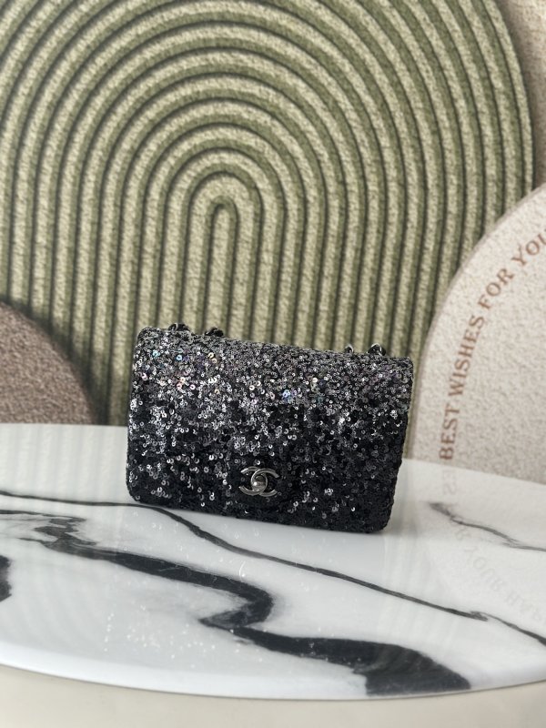 Сумка женская Chanel 23S с пайетками 20 см