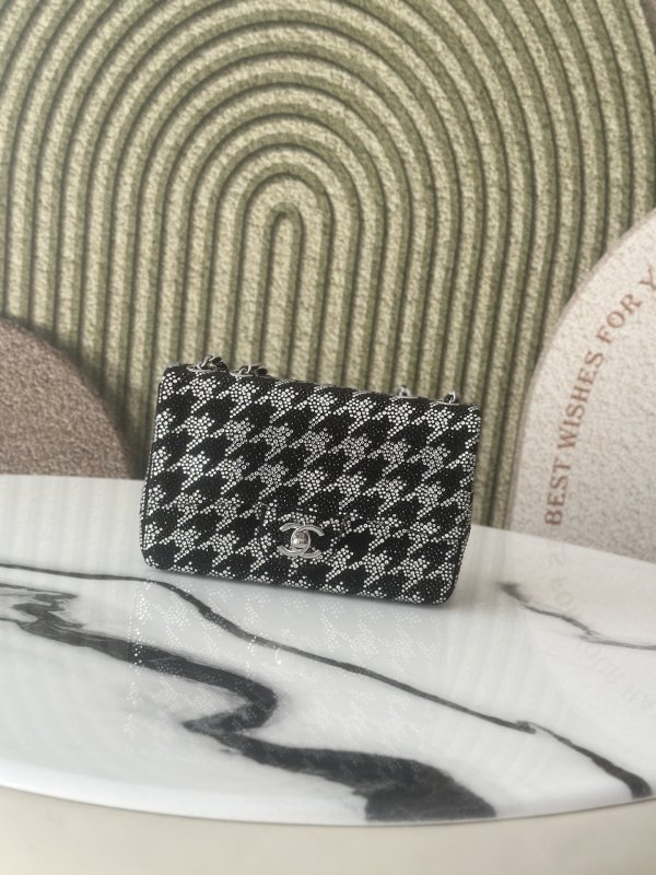 Сумка женская Chanel 24S с пайетками 20 см