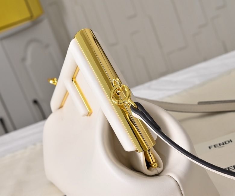 A bag women's Fendi First 26 cm фото 5