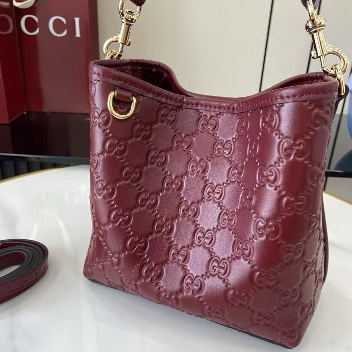 Сумка женская из коллекции GG Emblem 18 см фото 4