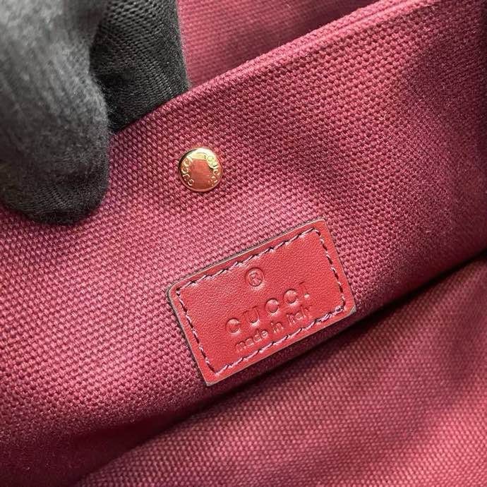 Сумка женская из коллекции GG Emblem 18 см фото 6