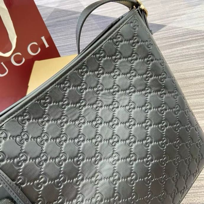 Сумка женская из коллекции GG Emblem 24 см фото 3