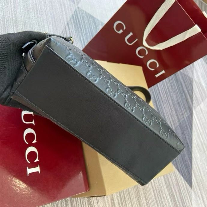 Сумка женская из коллекции GG Emblem 24 см фото 8