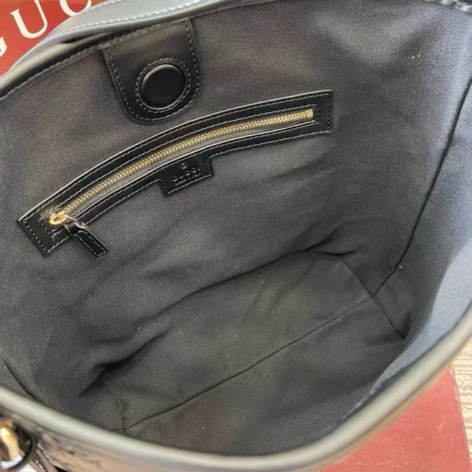 Сумка женская из коллекции GG Emblem 24 см фото 9