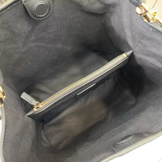 Сумка женская из коллекции GG Emblem 25 см фото 2