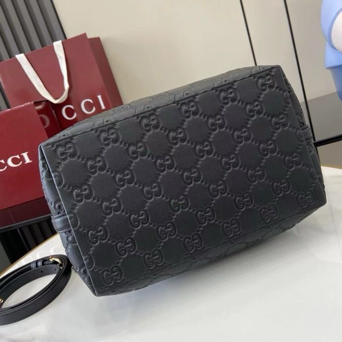 Сумка женская из коллекции GG Emblem 25 см фото 7