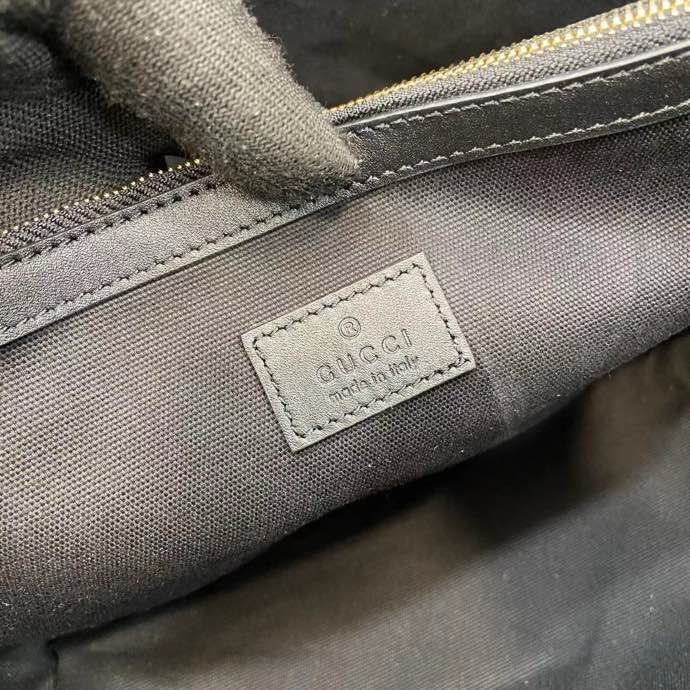 Сумка женская из коллекции GG Emblem 25 см фото 9