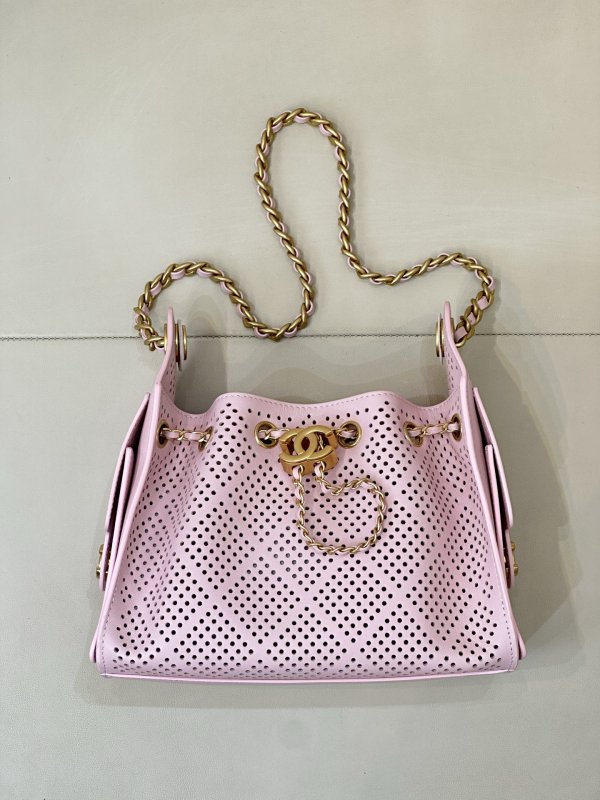 Сумка женская кожаная Chanel 2026 Mini Perforated 25 Hobo