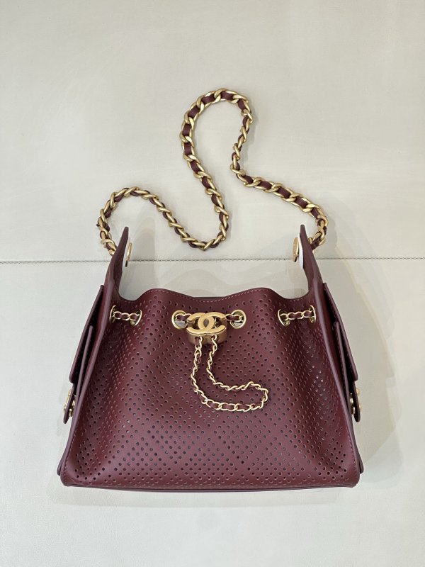 Сумка женская кожаная Chanel 2026 Mini Perforated 25 Hobo