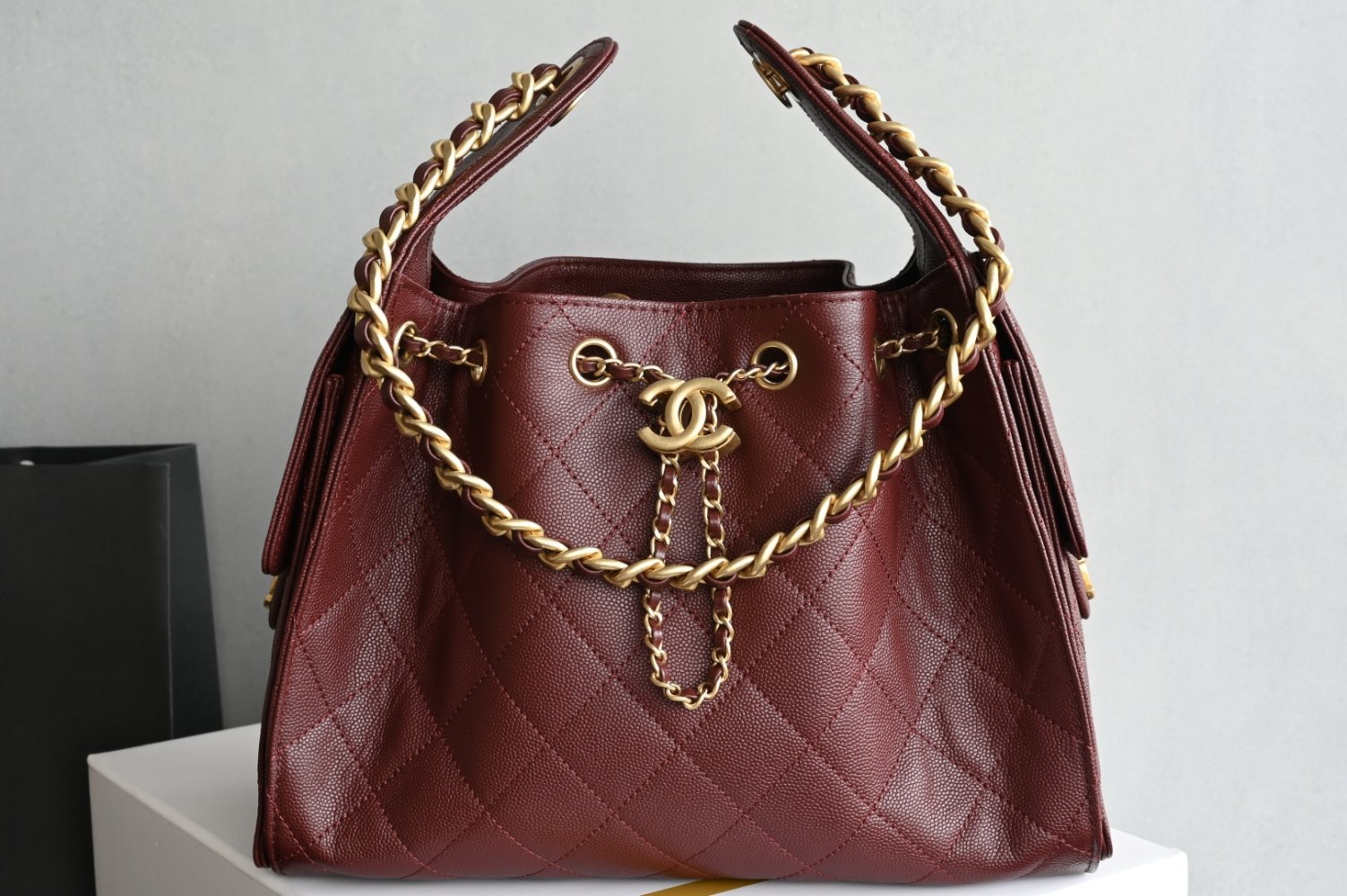A bag women's leather Chanel 25 Medium 30 cm