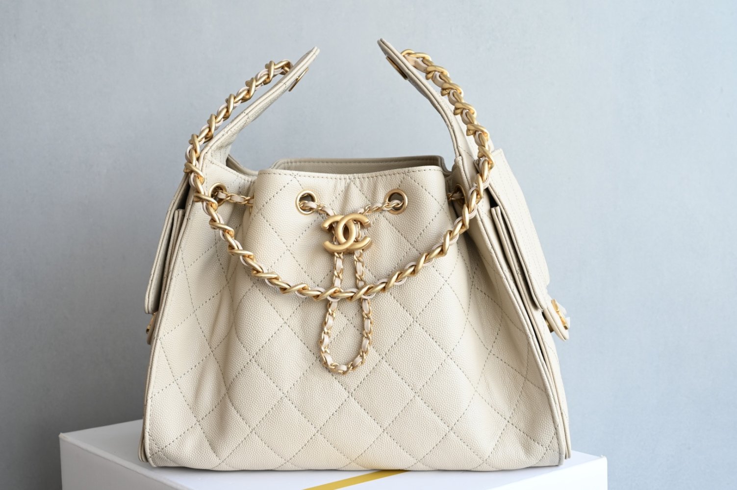 Сумка жіноча шкіряна Chanel 25 Medium 30 см