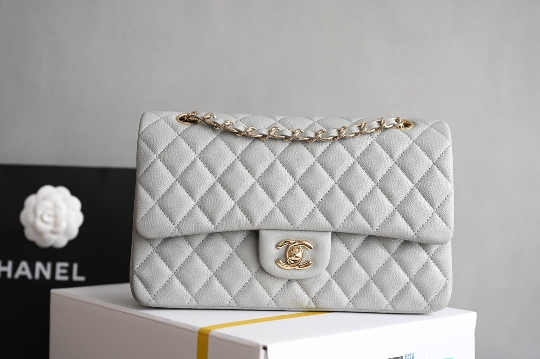Сумка женская кожаная Classic Flap Medium 25 см