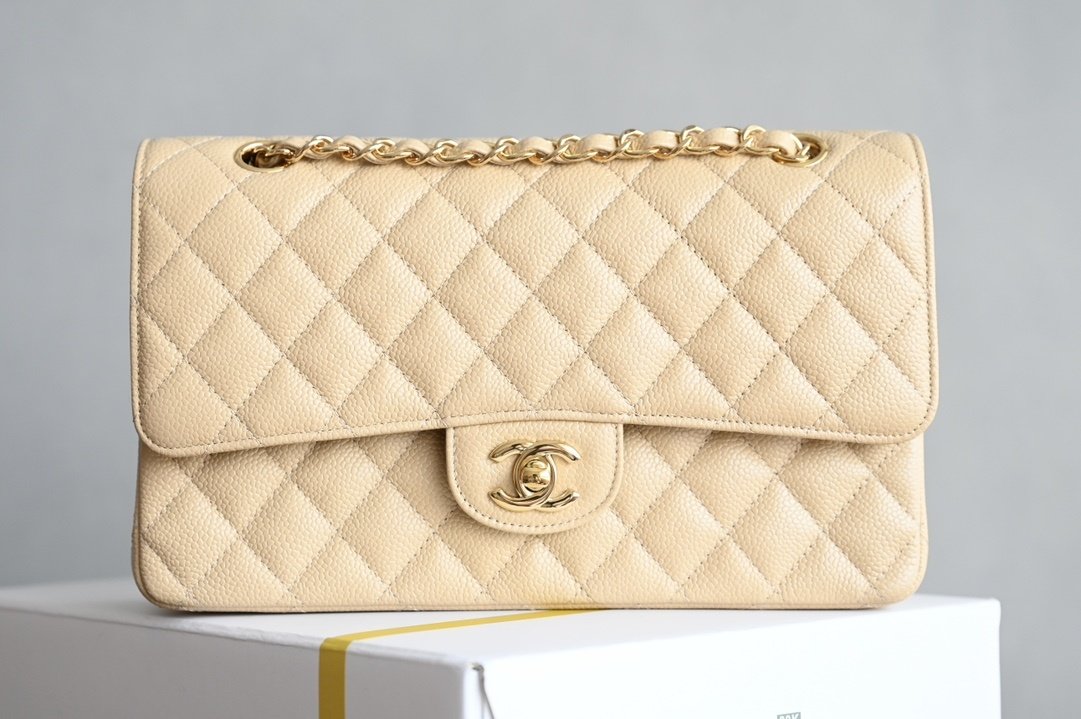 Сумка женская кожаная Classic Flap Medium 25 см
