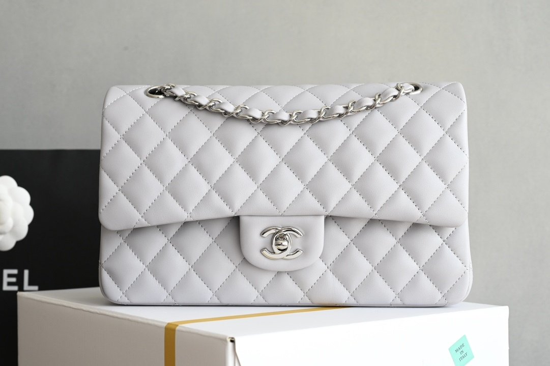 Сумка женская кожаная Classic Flap Medium 25 см