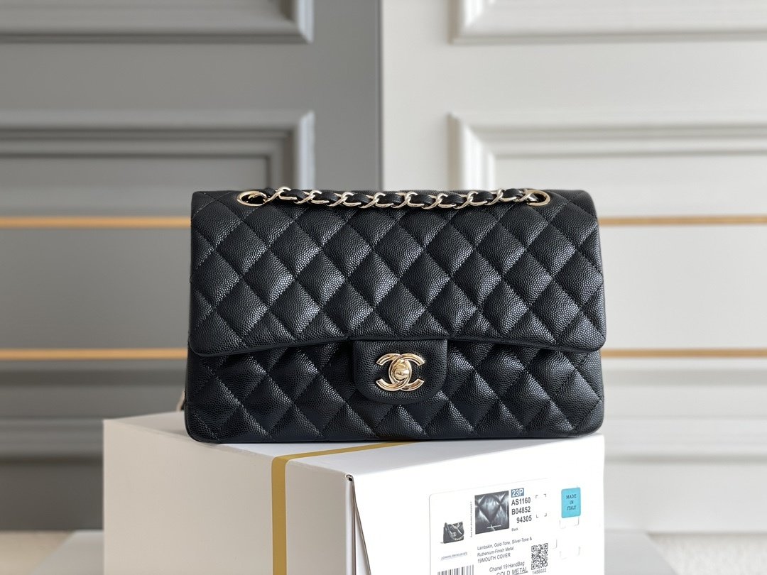 Сумка женская кожаная Classic Flap Medium 25 см