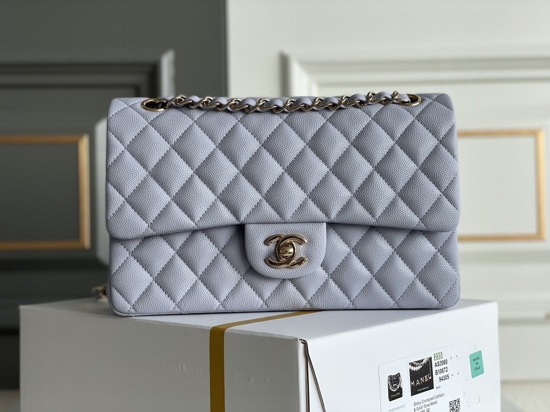 A bag women's leather Classic Flap Medium 25 cm