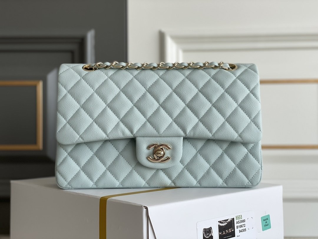 A bag women's leather Classic Flap Medium 25 cm
