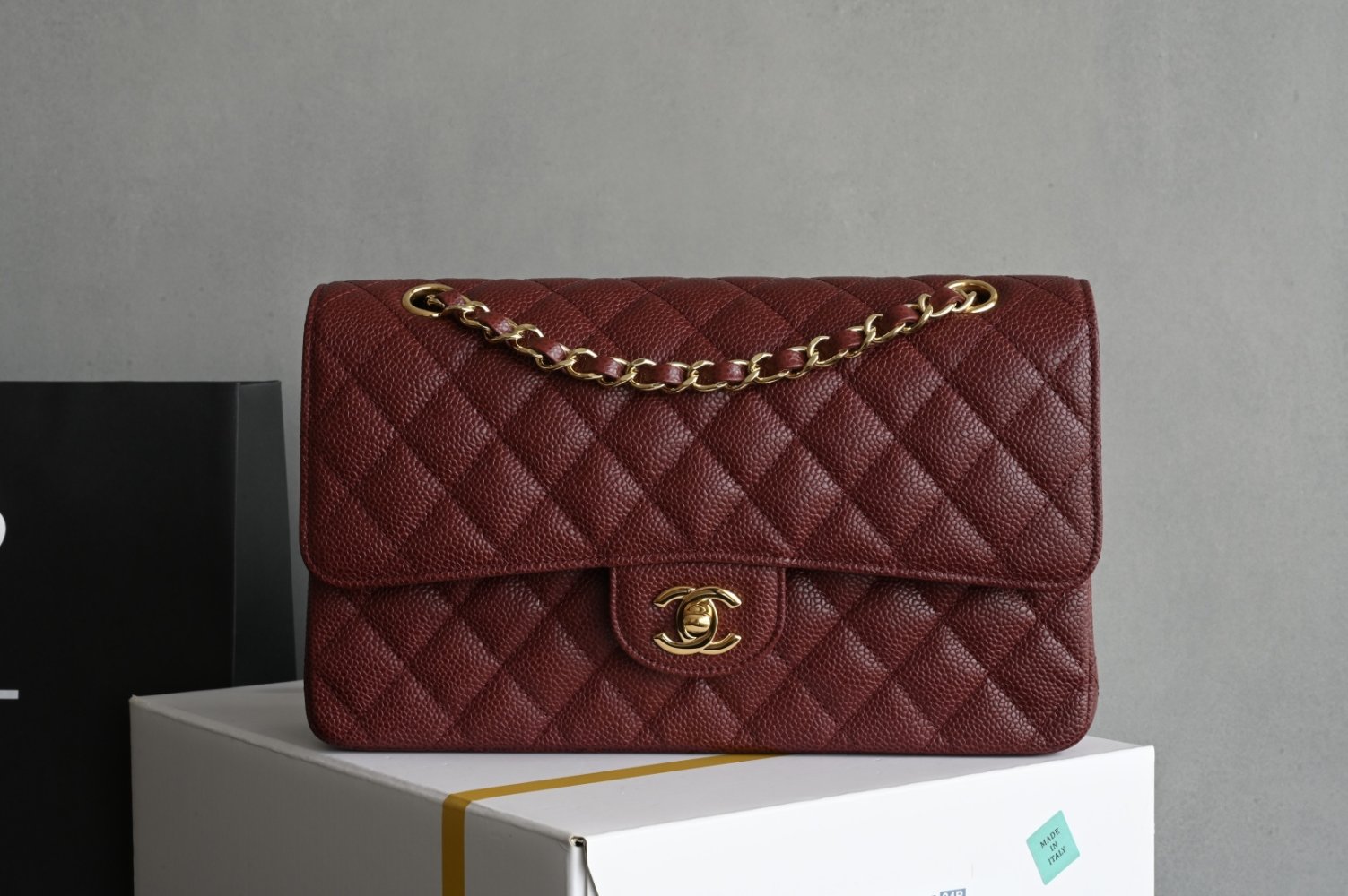 Сумка женская кожаная Classic Flap Medium 25 см