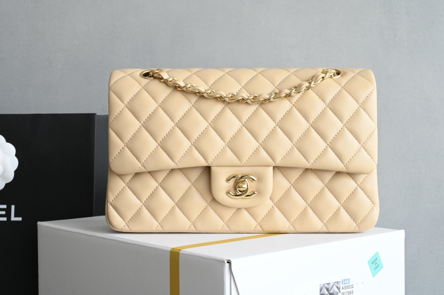 Сумка женская кожаная Classic Flap Medium 25 см