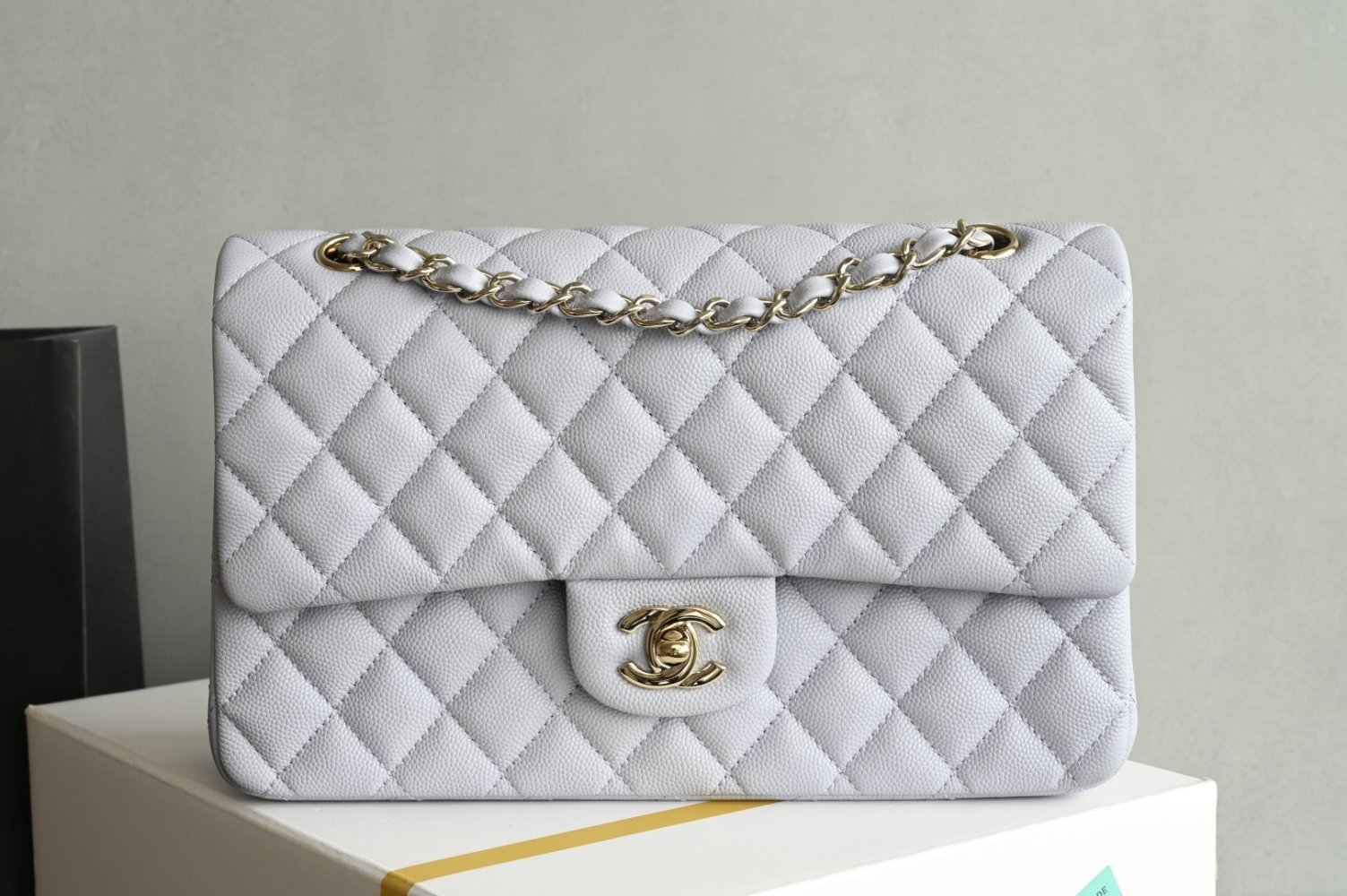 Сумка женская кожаная Classic Flap Medium 25 см