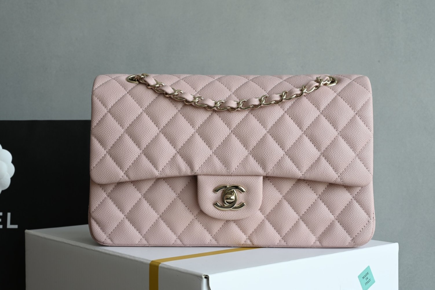 Сумка женская кожаная Classic Flap Medium 25 см