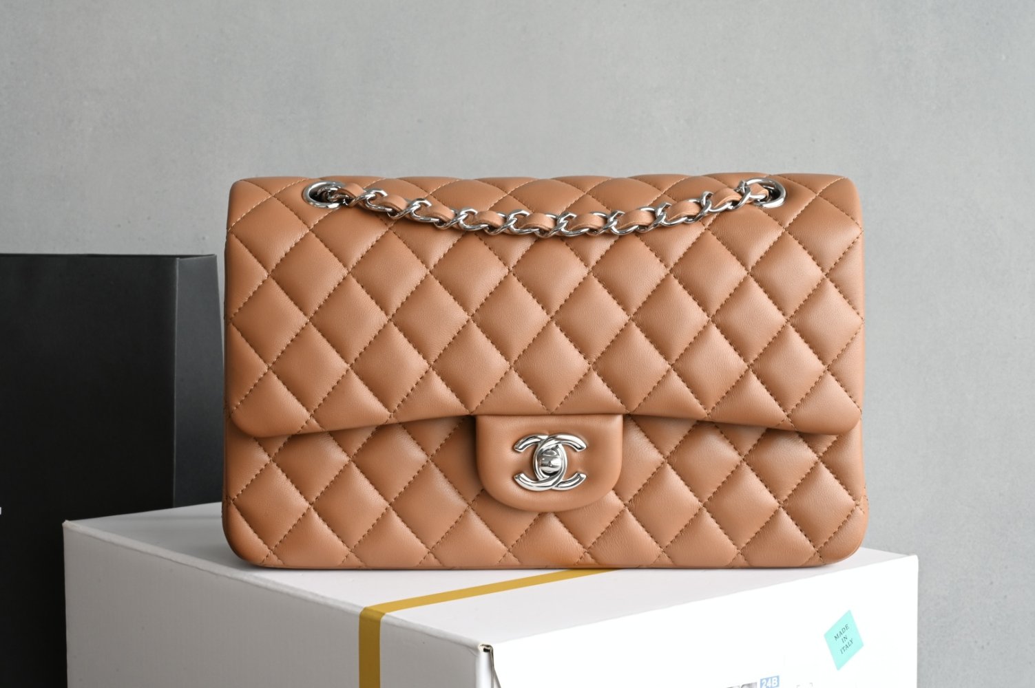 Сумка женская кожаная Classic Flap Medium 25 см