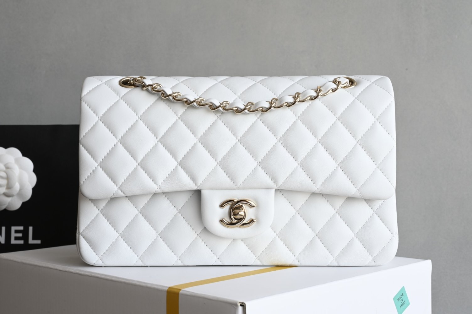Сумка женская кожаная Classic Flap Medium 25 см