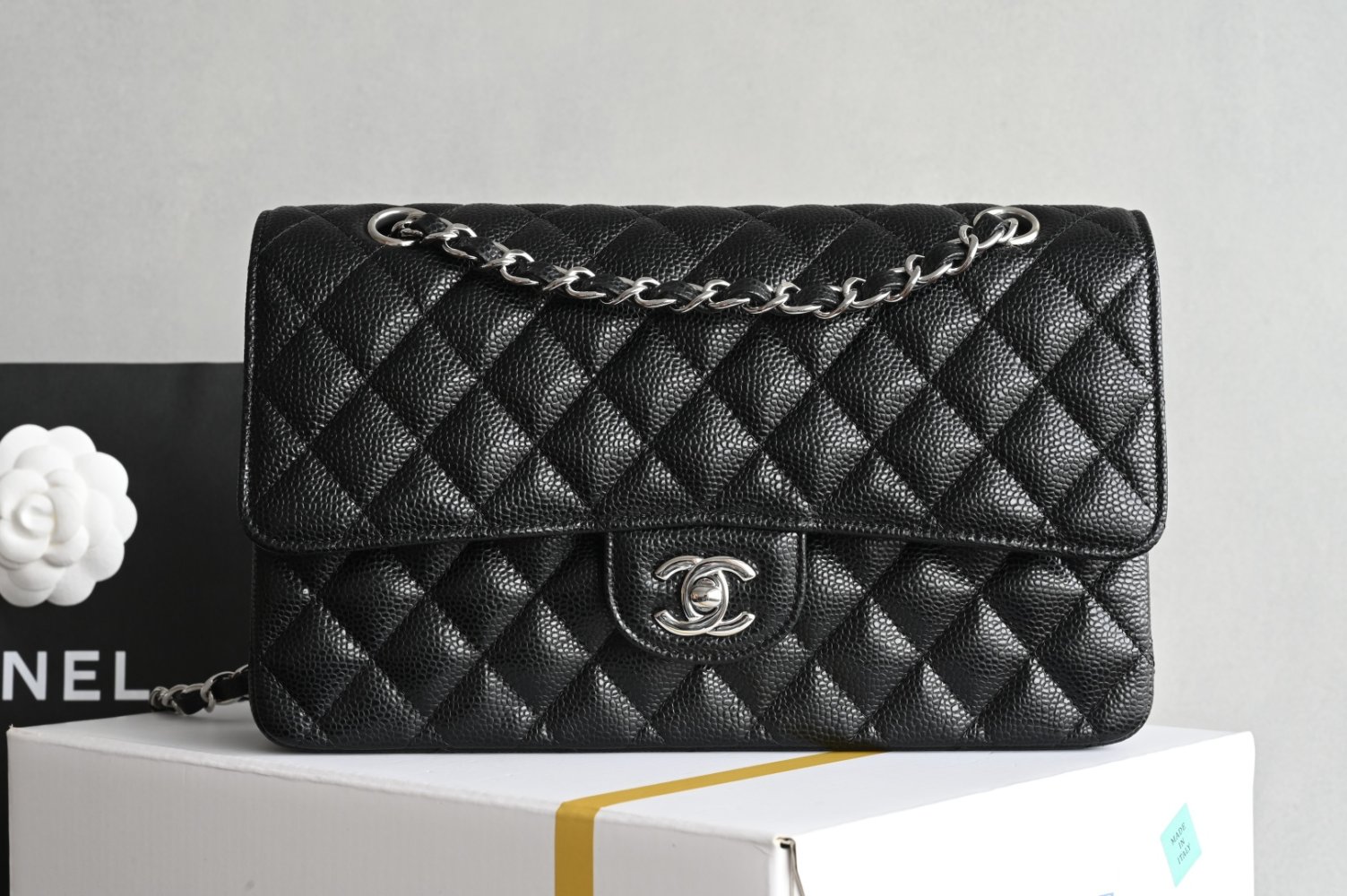 Сумка женская кожаная Classic Flap Medium 25 см