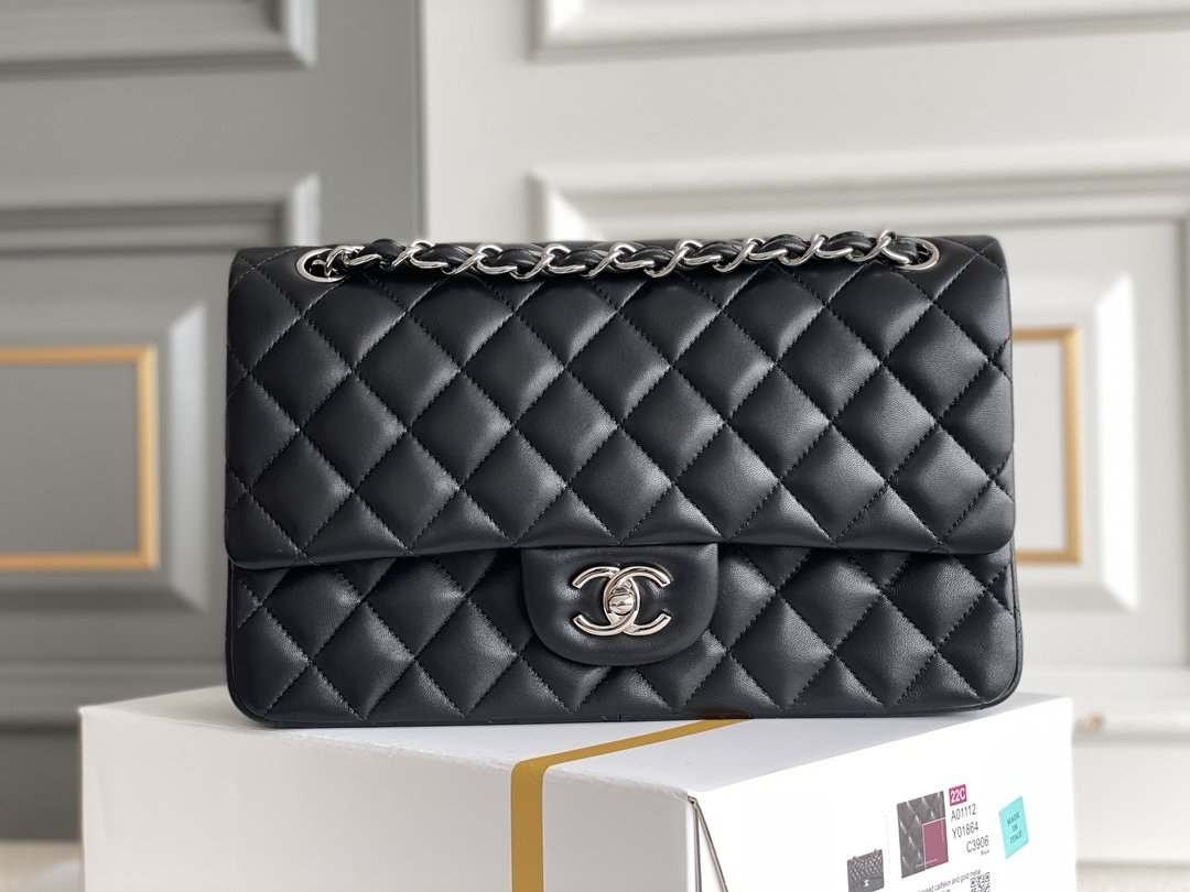Сумка женская кожаная Classic Flap Medium 28 см