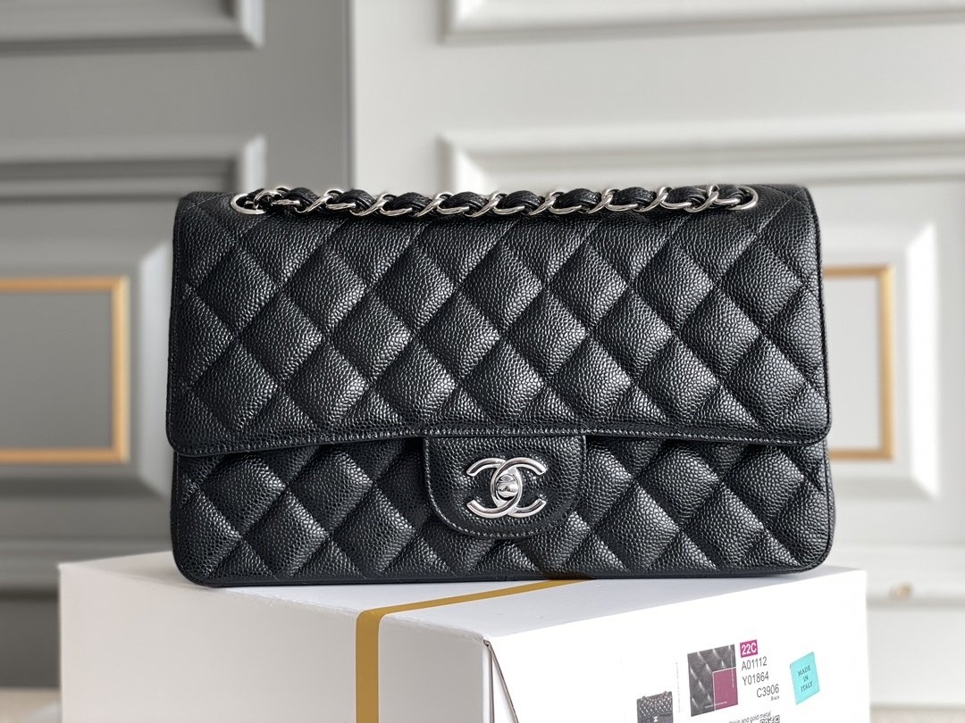 Сумка женская кожаная Classic Flap Medium 28 см