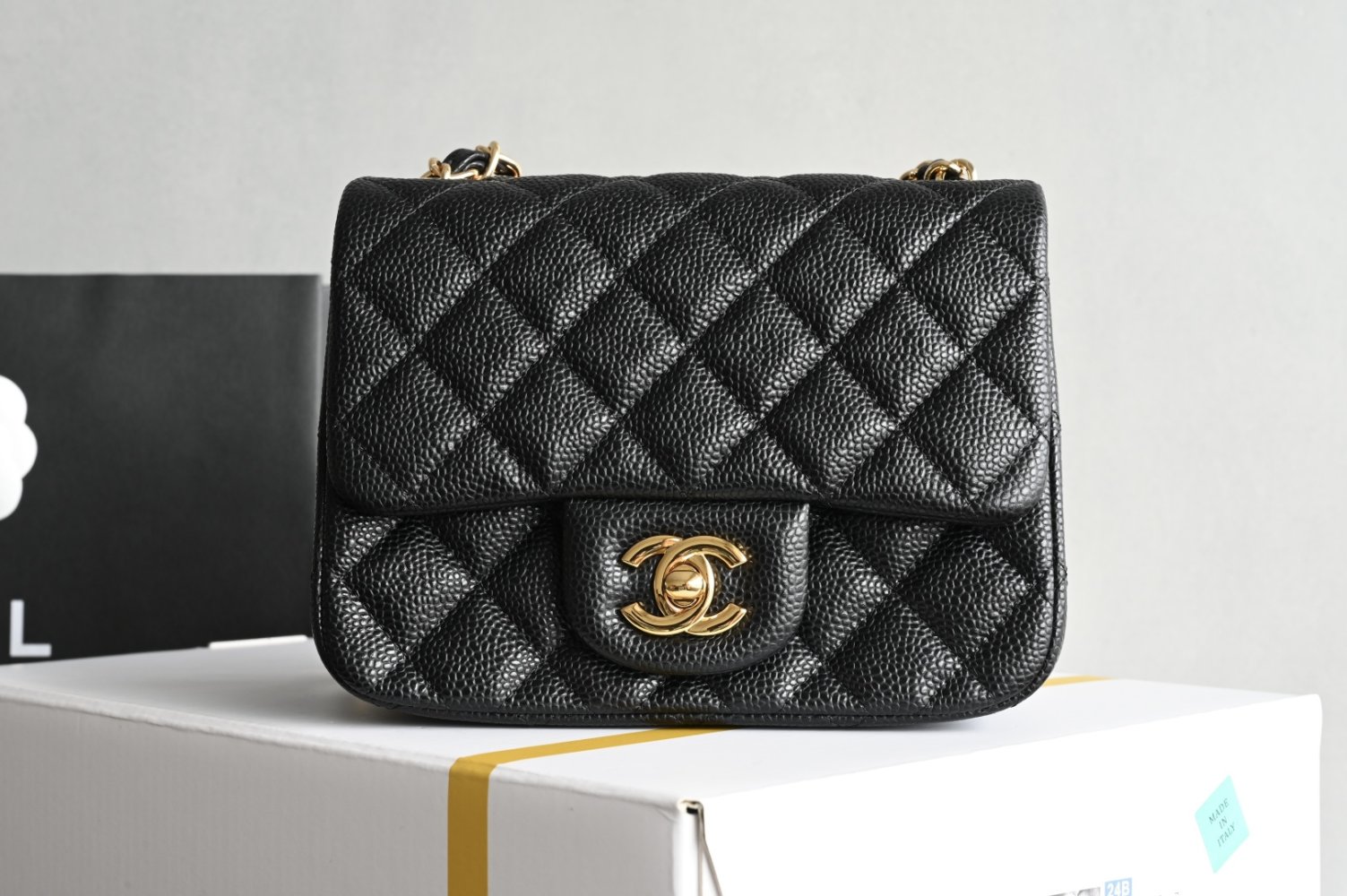 Сумка женская кожаная Classic Flap Mini 17 см