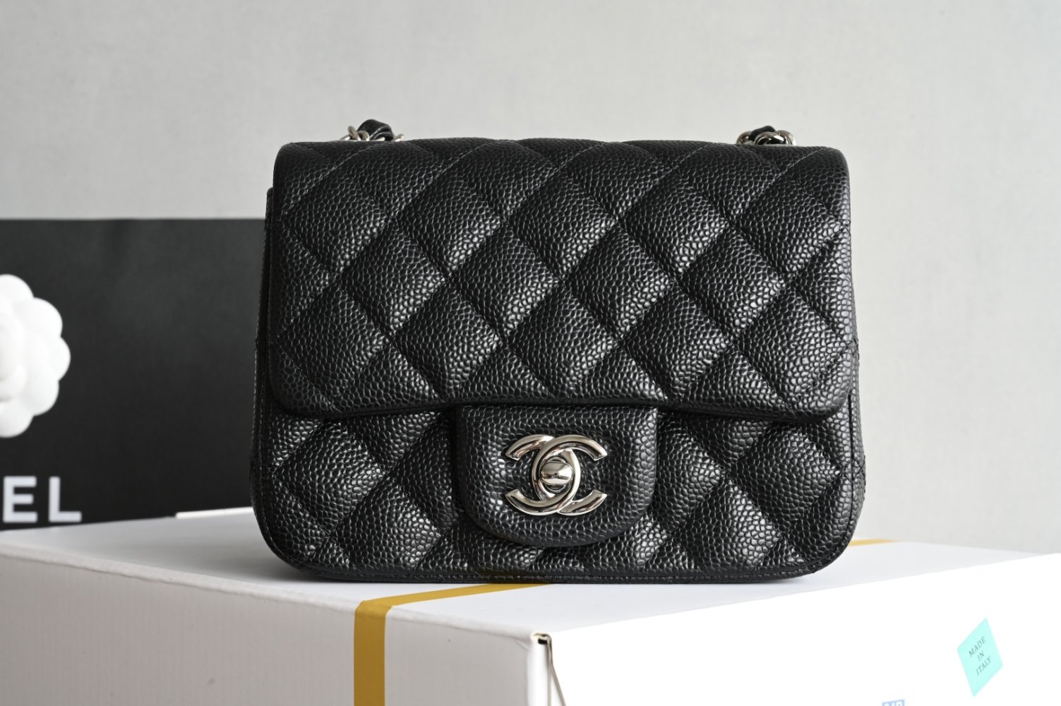 Сумка женская кожаная Classic Flap Mini 17 см