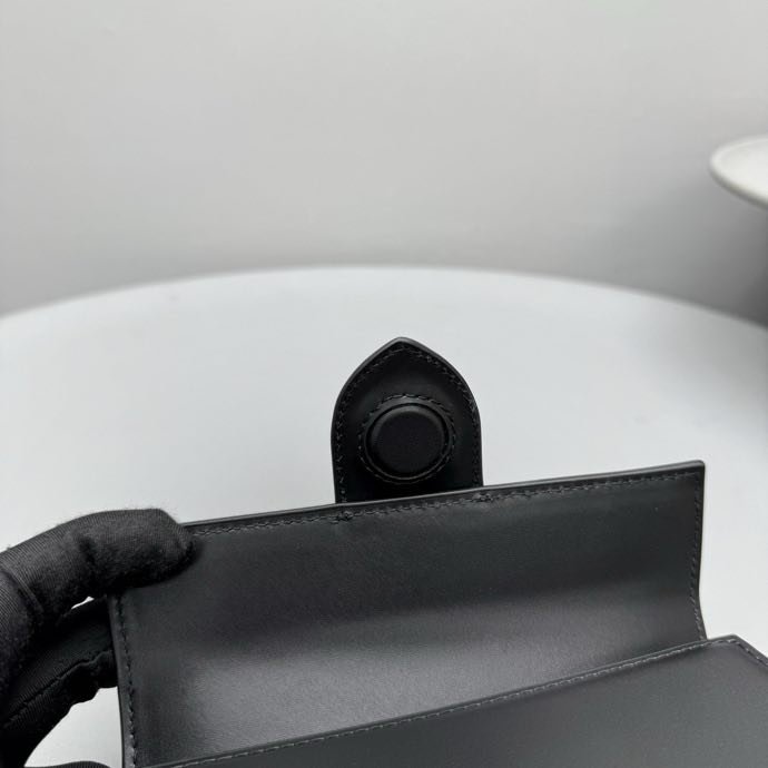 Сумка женская кожаная Jacquemu Bamnino 18 см фото 3