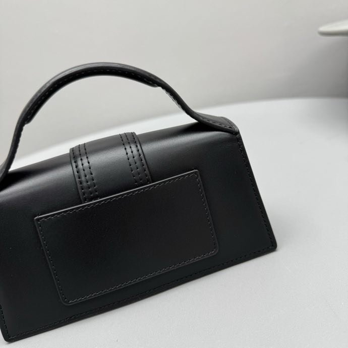 Сумка женская кожаная Jacquemu Bamnino 18 см фото 9