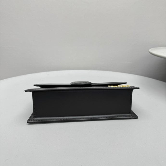 Сумка женская кожаная Jacquemu Bamnino 24 см фото 7