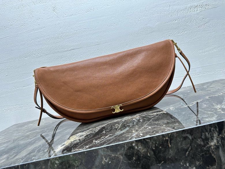 Сумка женская кожаная SOFT TRIOMPHE HALFMOON 46 см