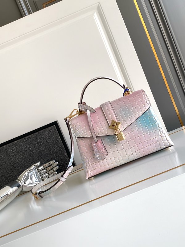 Сумка женская Rose Des Vents 27 см из кожи крокодила в цвете Dreamy Pink