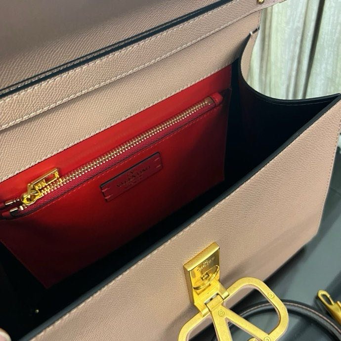 A bag women's VSling Valentino Garavani 30 cm фото 4