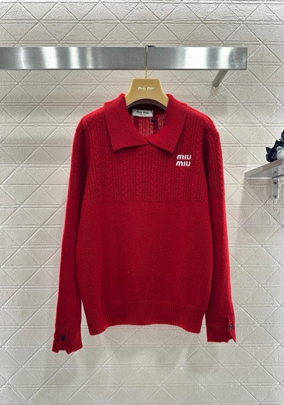 Свитер крупной вязки с воротником