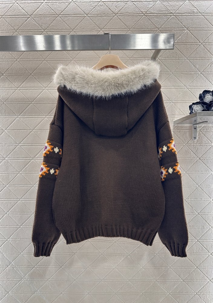 Свитер с капюшоном и меховым воротником фото 2