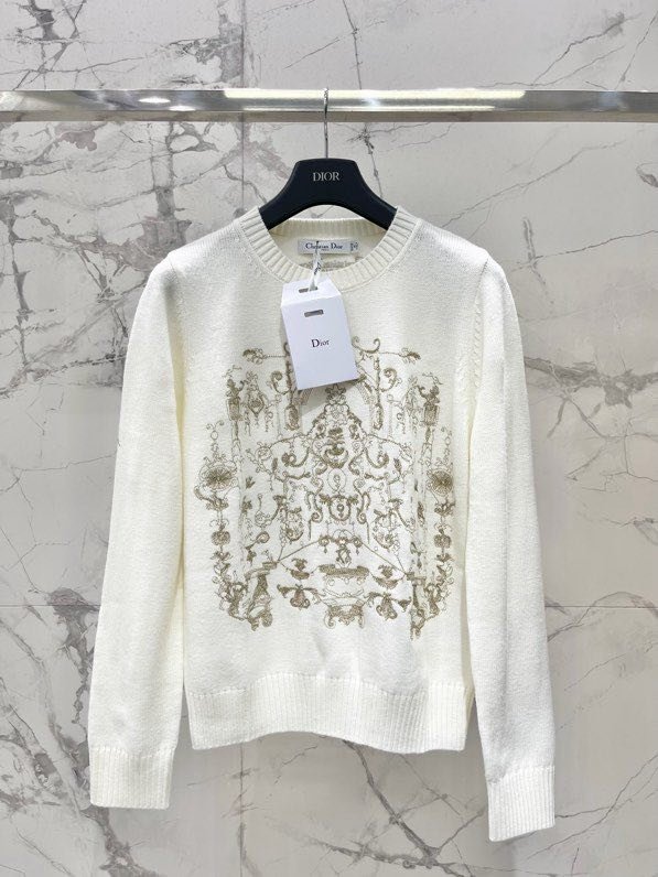 Светр з круглим вирізом