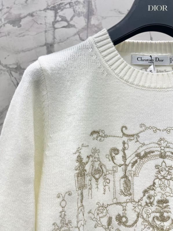 Светр з круглим вирізом фото 2