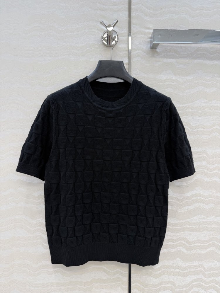 Pullover woolen female from short sleeves