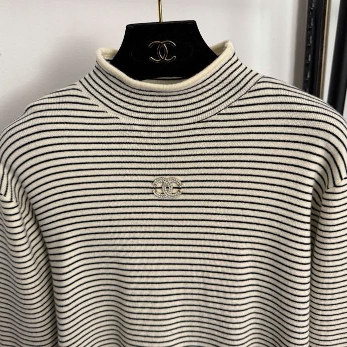 Свитер в полоску фото 5