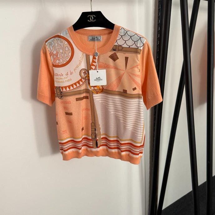 Светр жіночий без рукавів