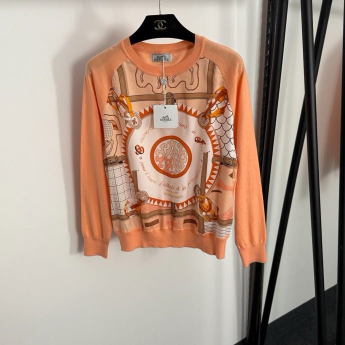 Свитер женский